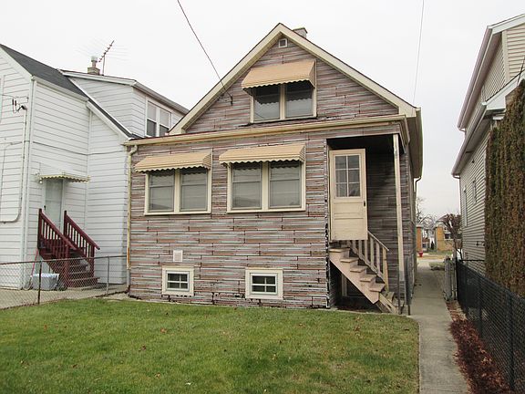 2nd image of 5831 W Newport Ave
