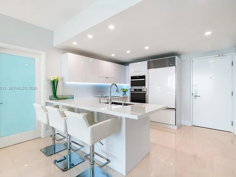 6799 Collins Ave #1404 — Photo 6