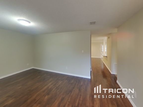 4th image of 1700 Wildrose Dr