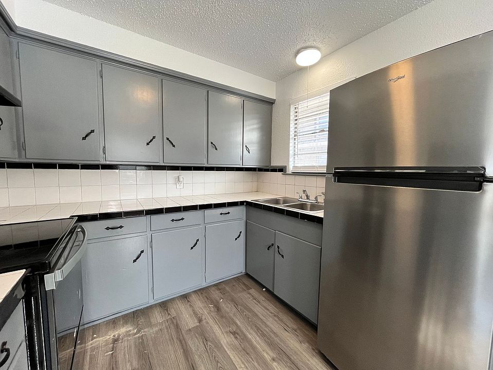 1st image of 2526 Louise St APT A