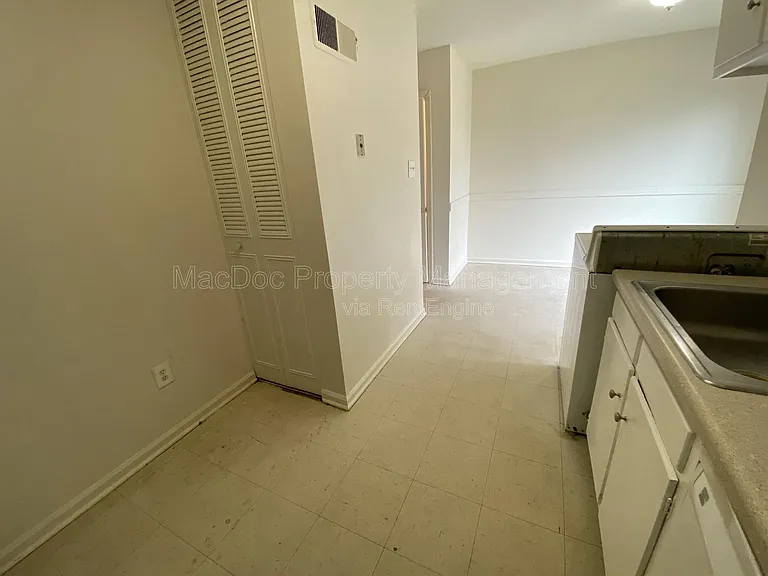 809 Denton Cir — Photo 6