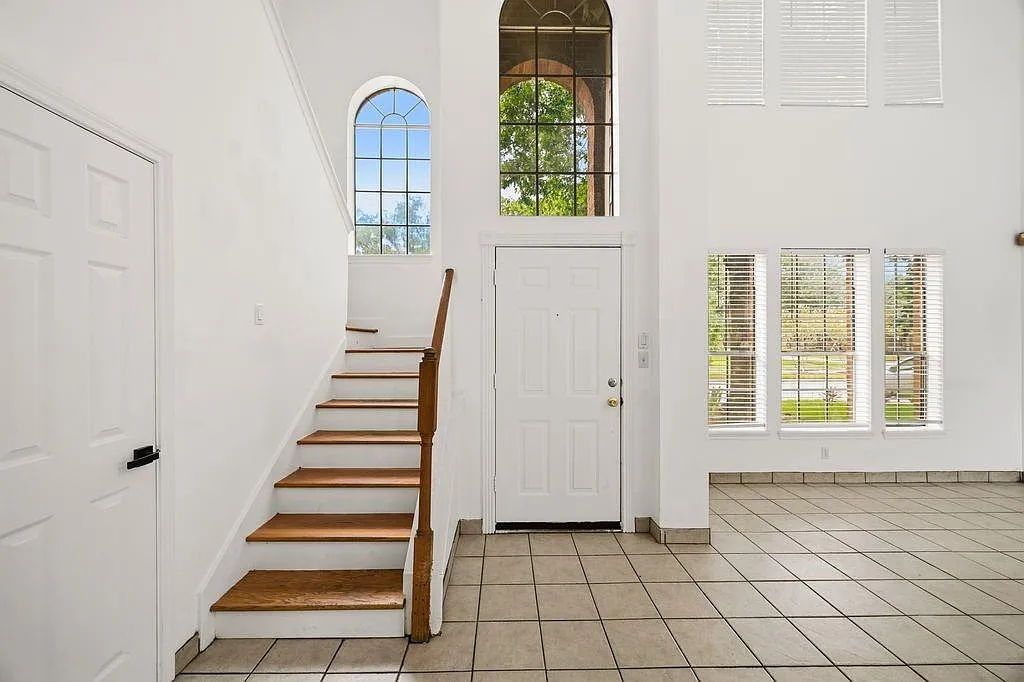 3 bed, 2.5 bath, 2276 sqft, $1,945 — Photo 4