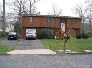 48 Helen Ave, Smithtown, NY 11787