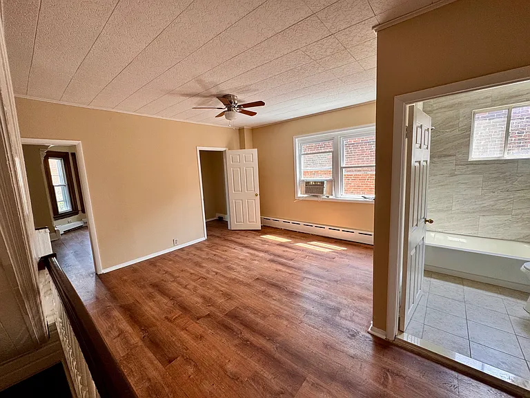 220 Osborn St #2 — Photo 4