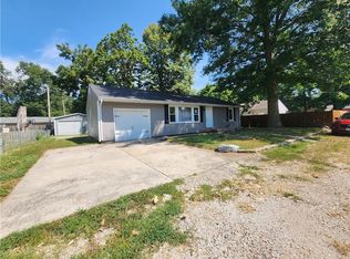 301 N Prairie St, Buckner, MO 64016