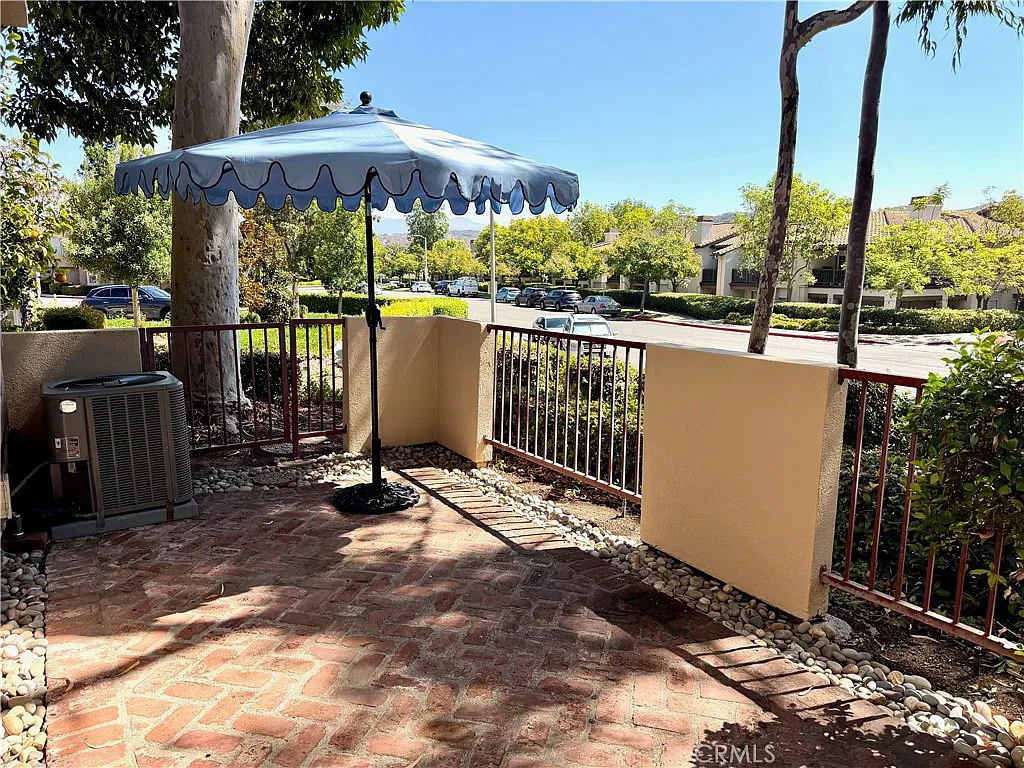 2 bed, 2.5 bath, 1091 sqft, $3,400 — Photo 1