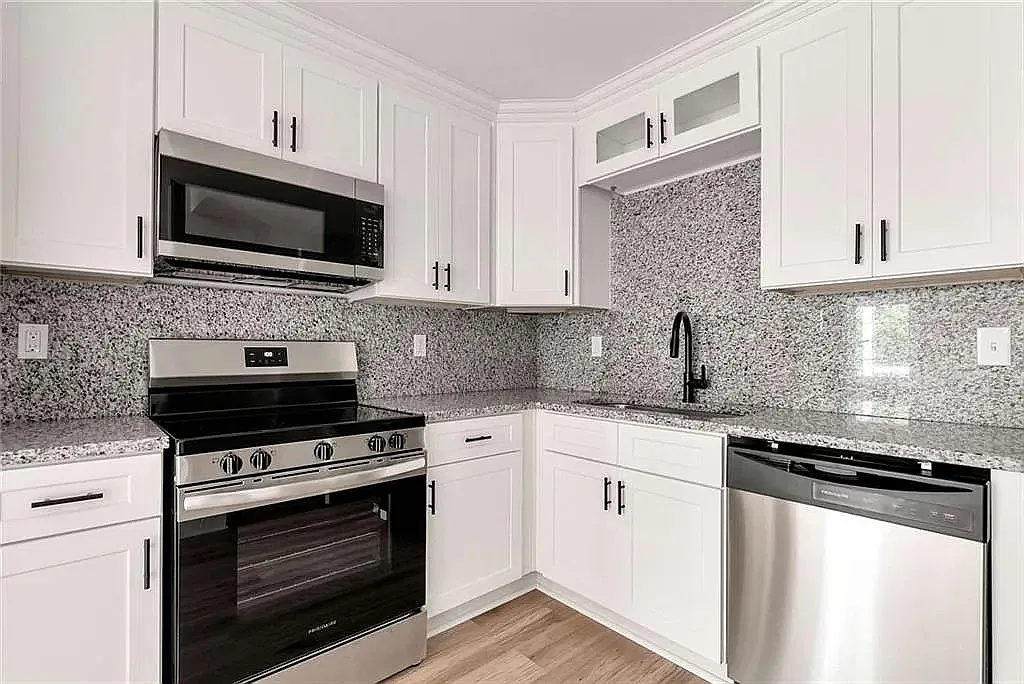 36 Myrtle St — Photo 2