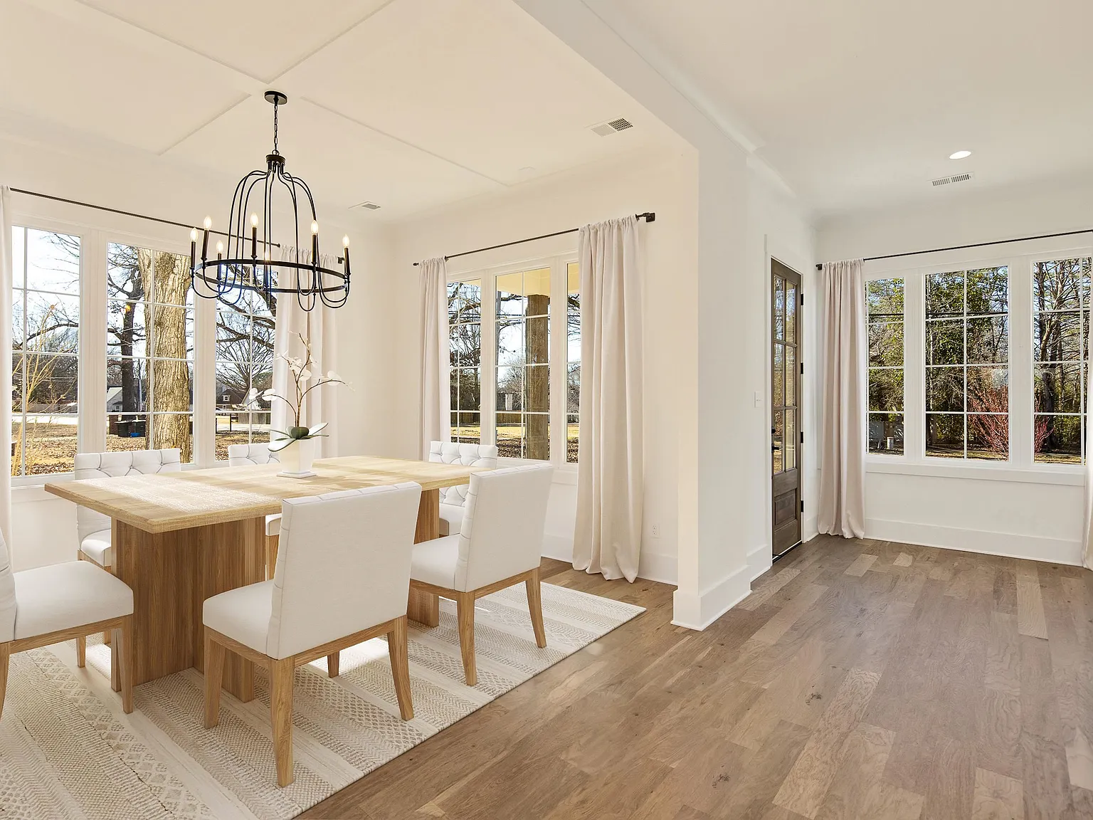5 bed, 3.5 bath, 3773 sqft, $6,000 — Photo 4