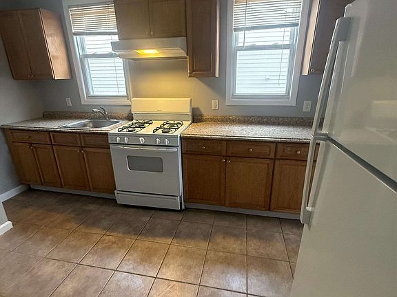 5th image of 209 S 10th St #4610601