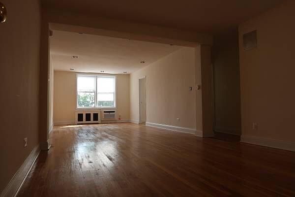 2nd image of 2000 Quentin Rd #4