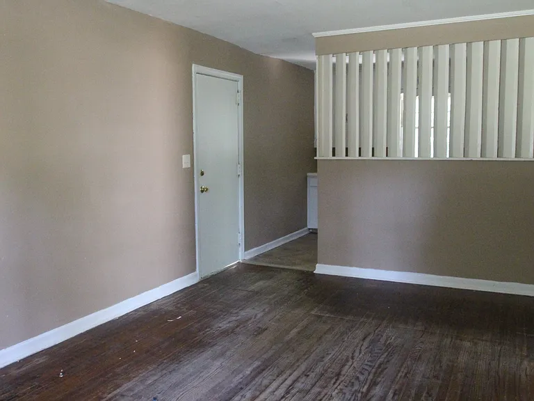 1900 W Lincoln Ave — Photo 2