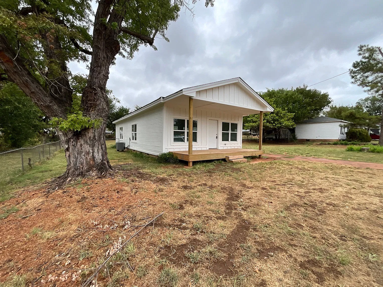 3 bed, 924 sqft, $1,250 — Photo 1