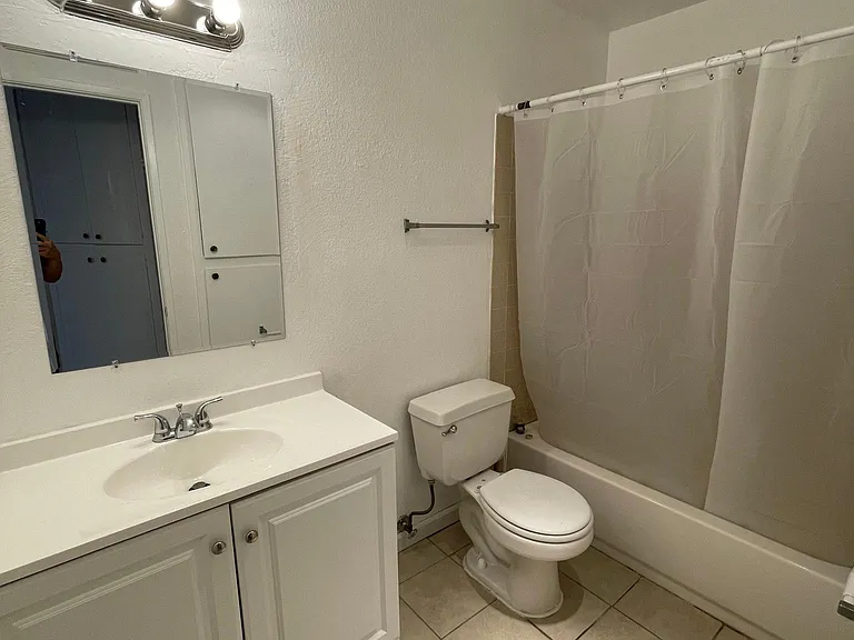 2004 D Ave #11 — Photo 8