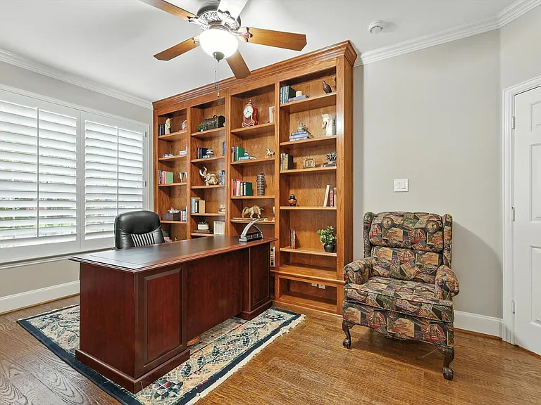 2303 Chapelwood Dr — Photo 5