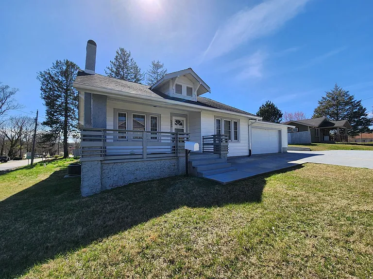 535 Fairview Rd — Photo 2