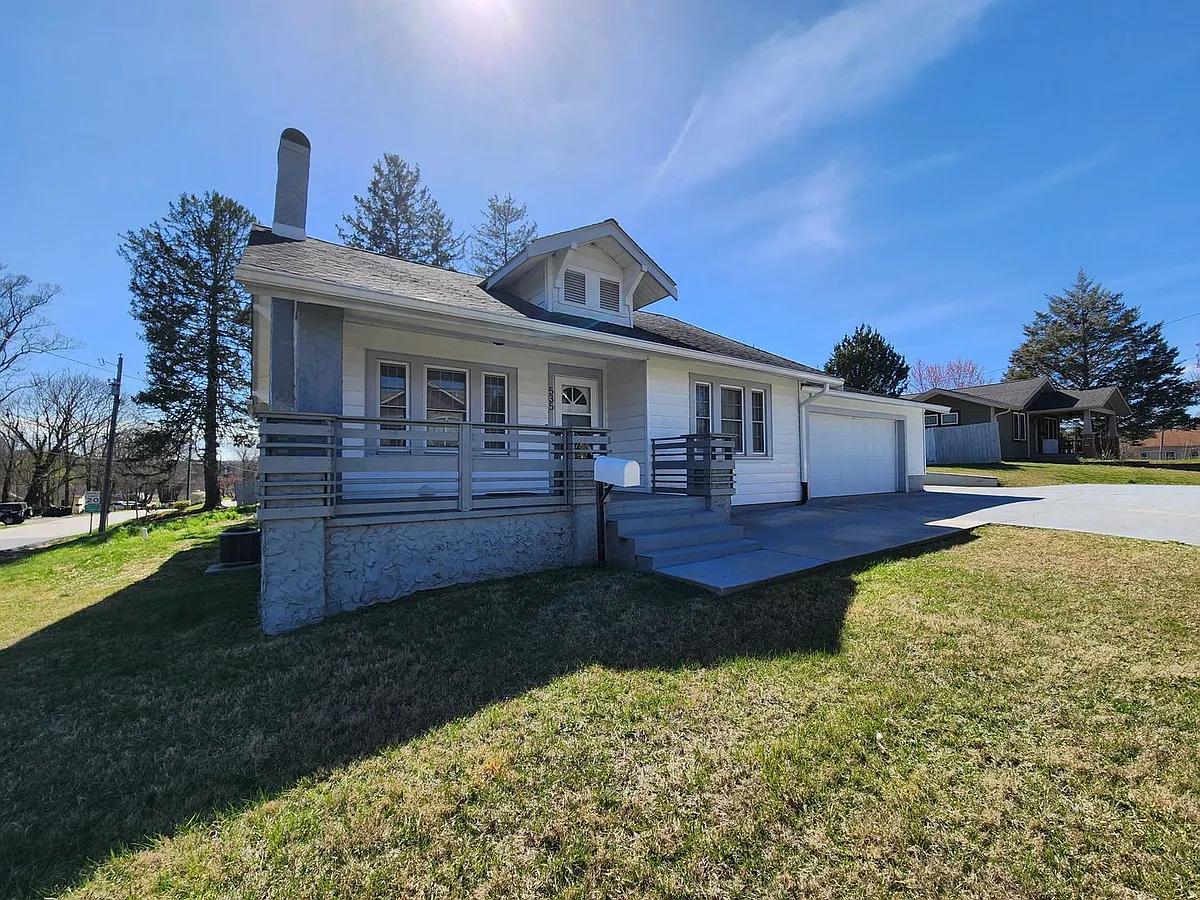 Building Photo - 535 Fairview Rd