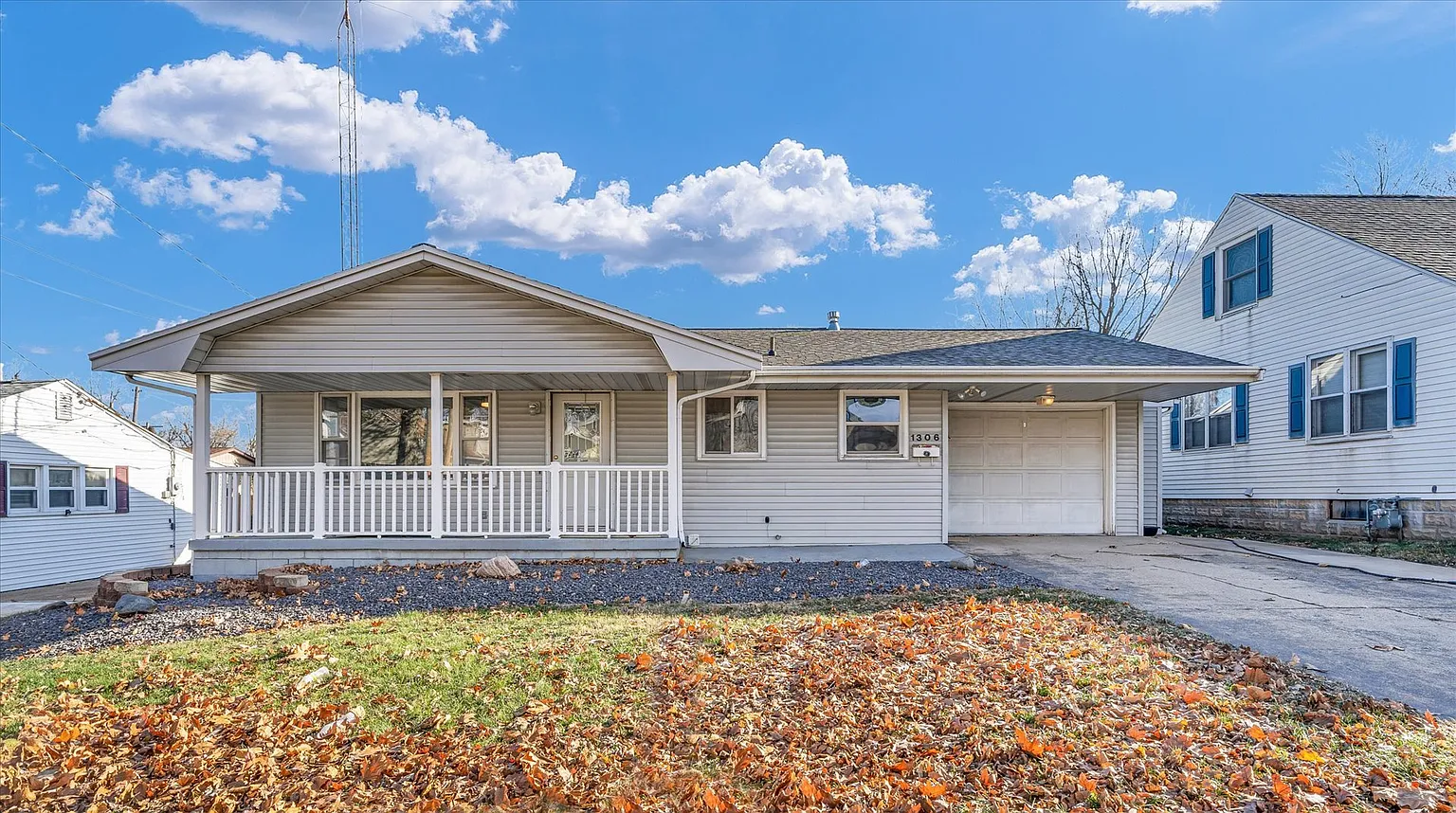 1306 Low St photo 1