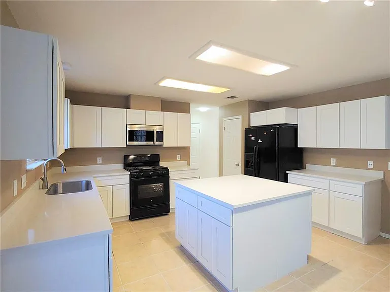 1101 Wood Creek Dr — Photo 4