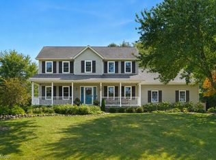 488 Schooner Ln, Northfield, OH 44067