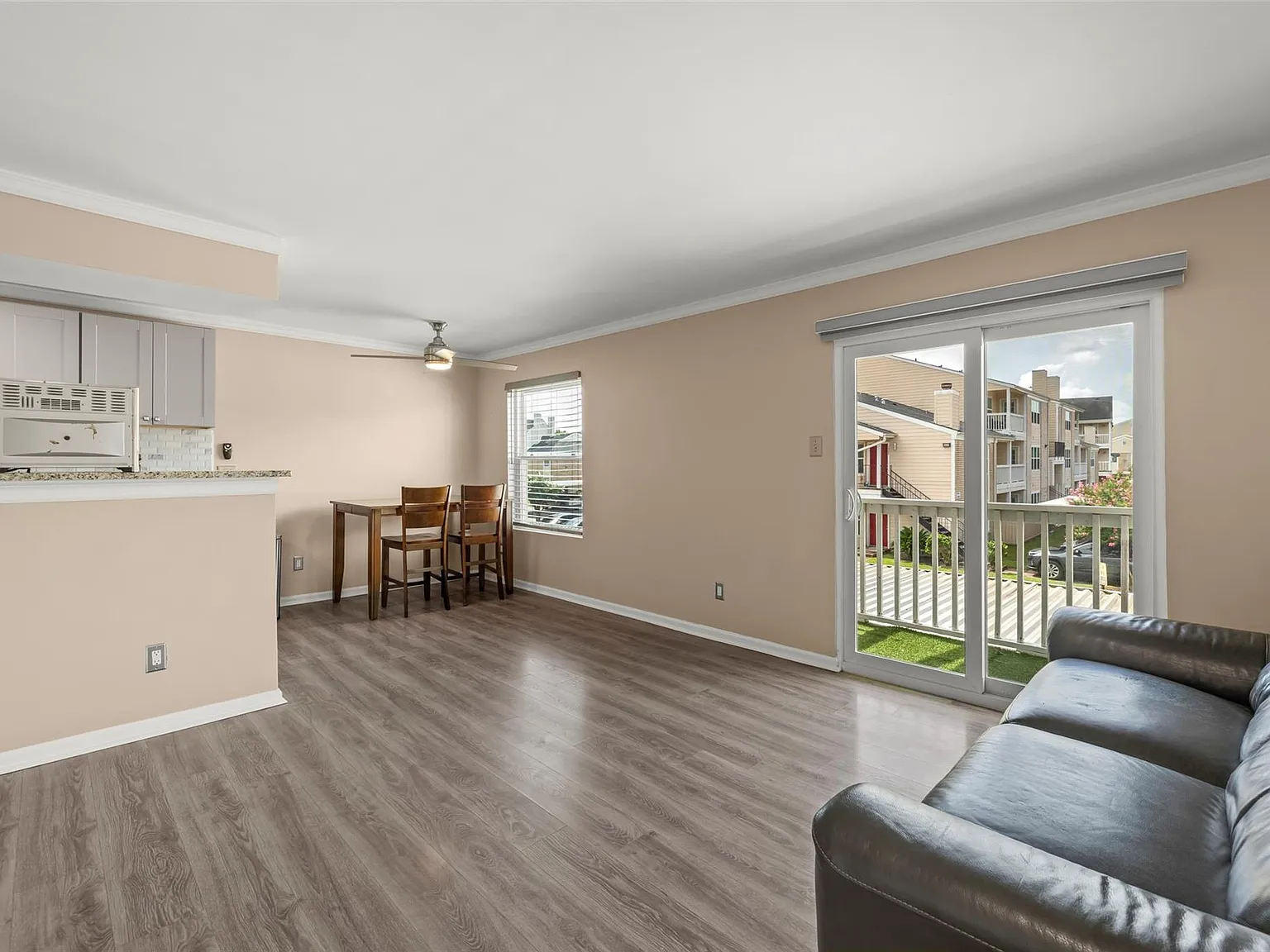 1 bed, 704 sqft, $1,200 — Photo 4