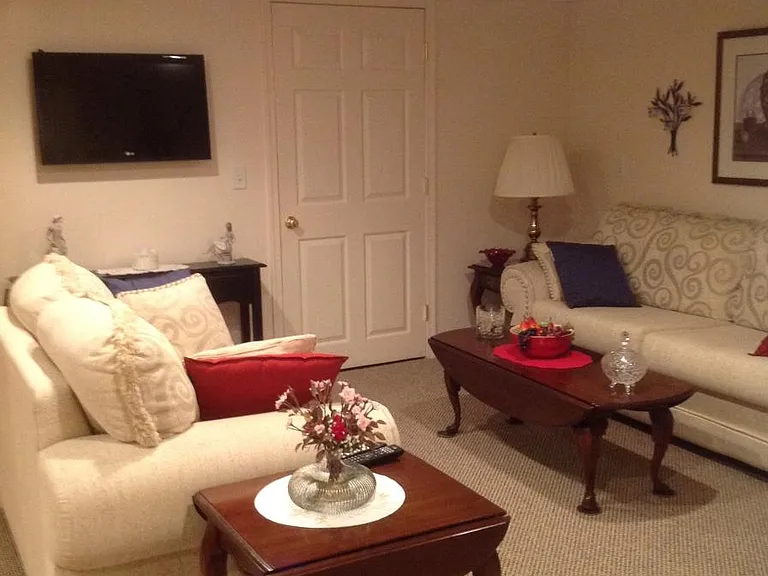 32 Bristol Ct — Photo 3