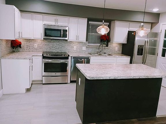 3rd image of 11293 Aspen Woods Dr