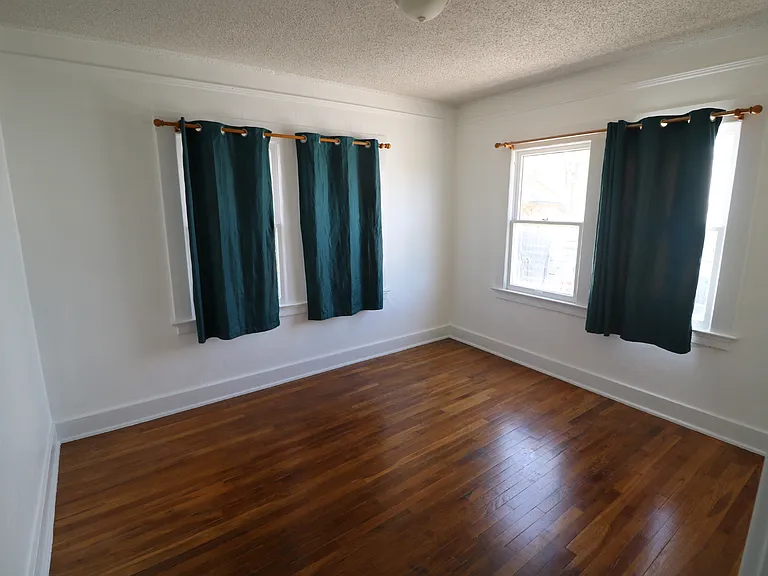 2725 Gold Ave — Photo 8