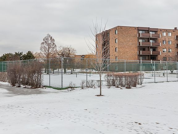 5th image of 840 Wellington Ave Unit 509