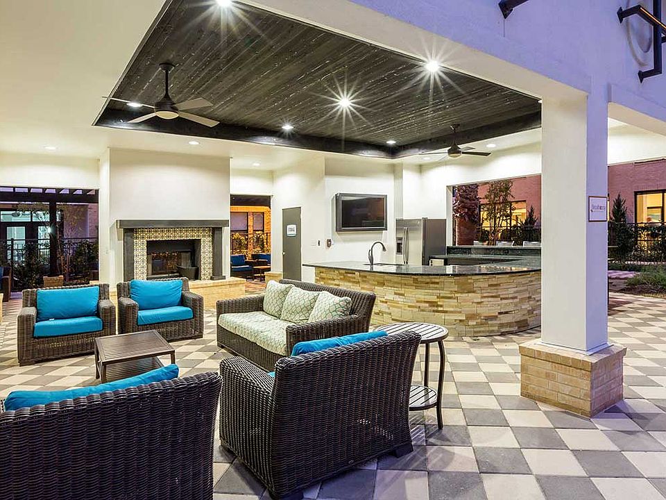 Outdoor Kitchen, Fireplace, & Television