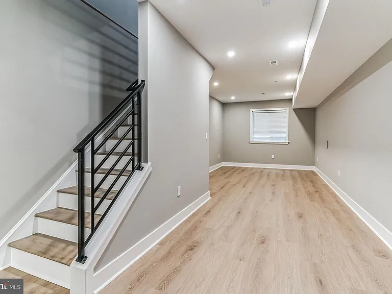 2710 Latona St — Photo 8