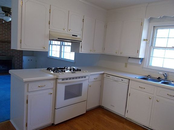 2nd image of 1090 Fordland Dr