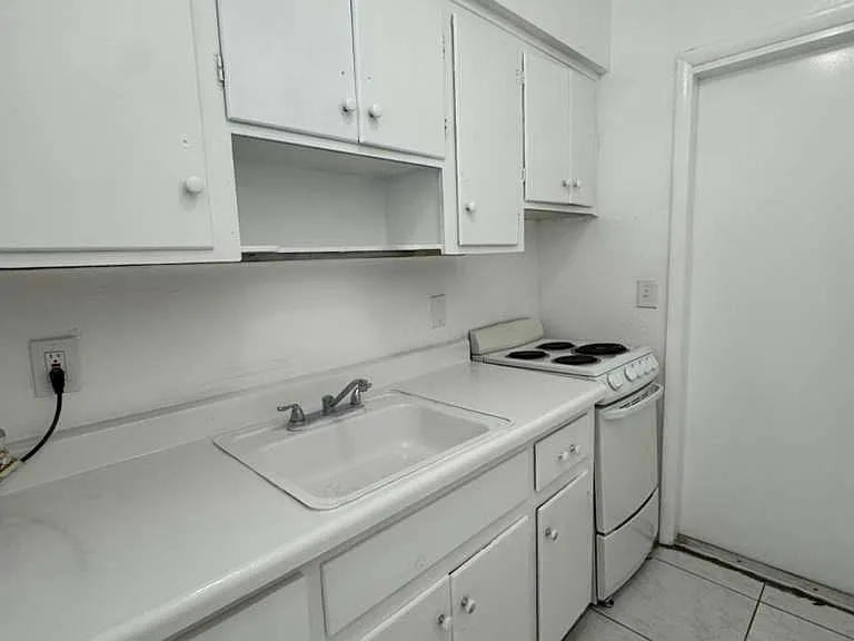 2451 NW 13th Ct — Photo 12