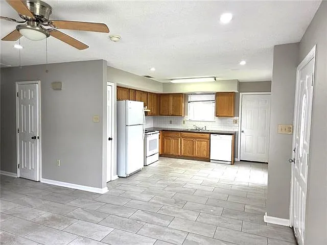 3709 Bunkerhill Dr — Photo 4