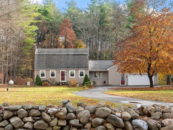 23 Shattuck St, Pepperell, MA 01463