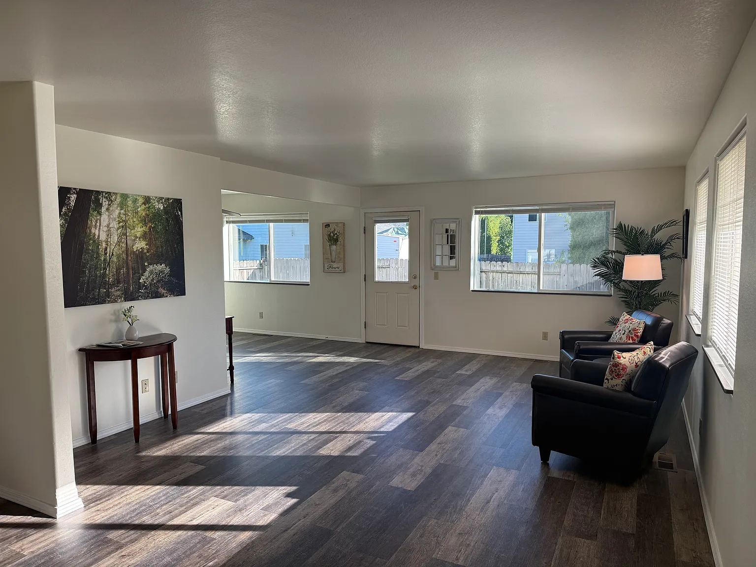 4 bed, 2.5 bath, 1858 sqft, $2,400 — Photo 3