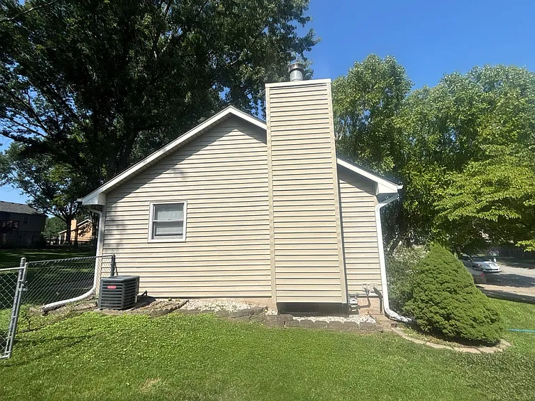 2409 NE Carousel Cir — Photo 21