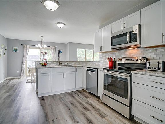 3rd image of 401 Oakbrook Dr