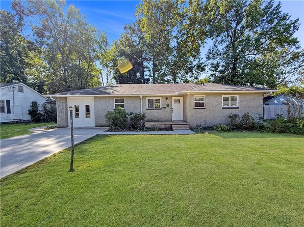 1325 Rogers Ave, Springdale, AR 72764