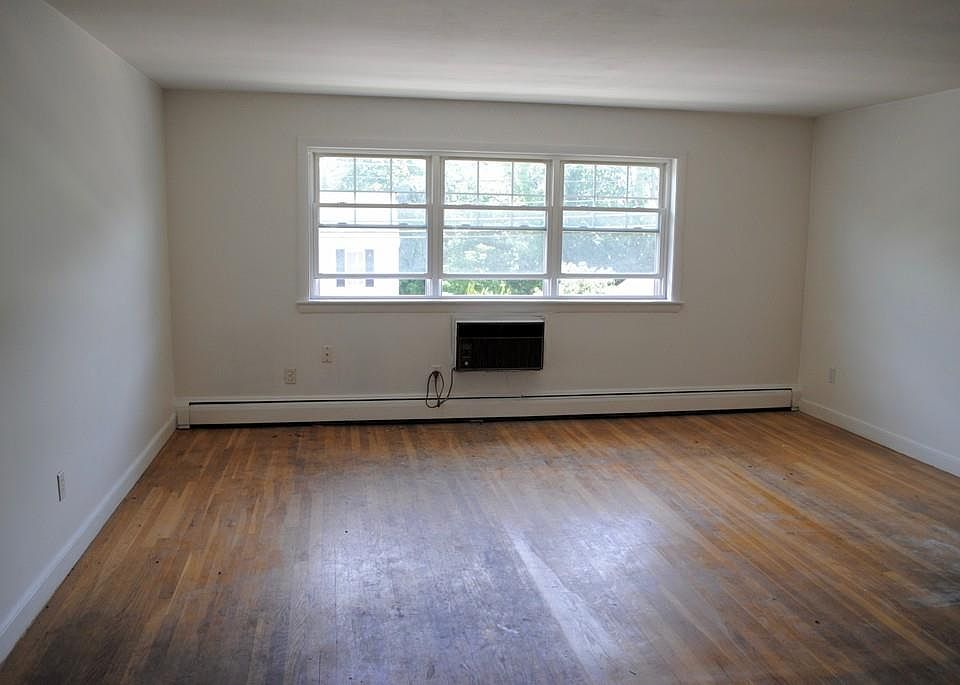 1st image of 882 Sea St APT 5