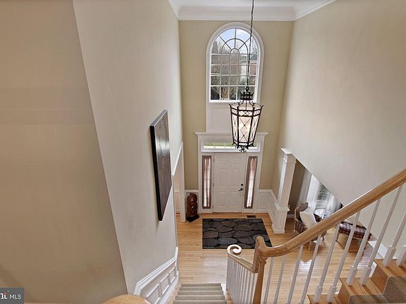 4th image of 9725 Clagett Farm Dr