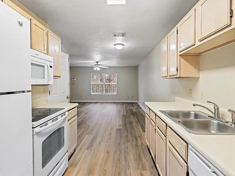 1346 Hancock St #B — Photo 9
