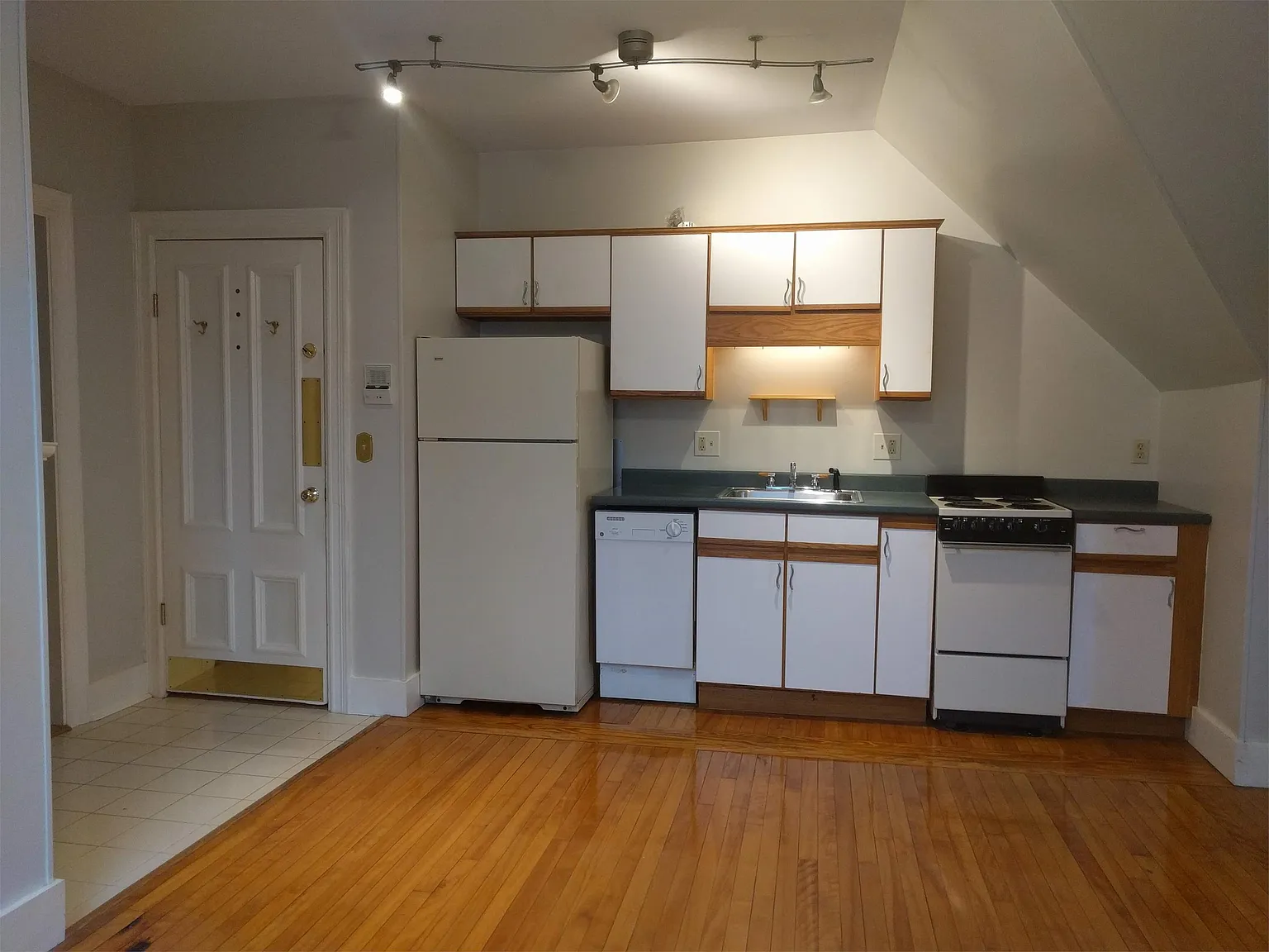 26 Deering St — Photo 4