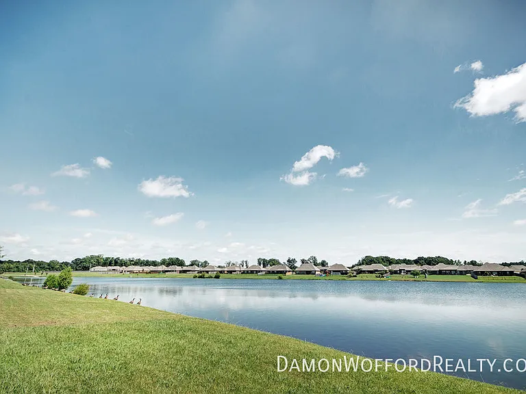 142 Lakeway Dr — Photo 27
