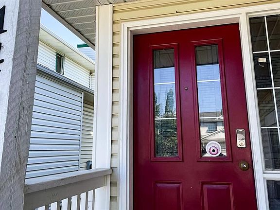 2nd image of 146 River Rock Cres SE