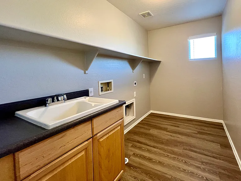 11613 W Jackson St — Photo 12