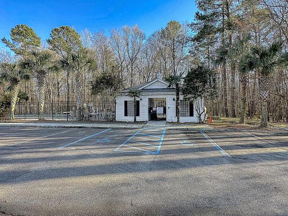 2nd image of 102 Estero Ct