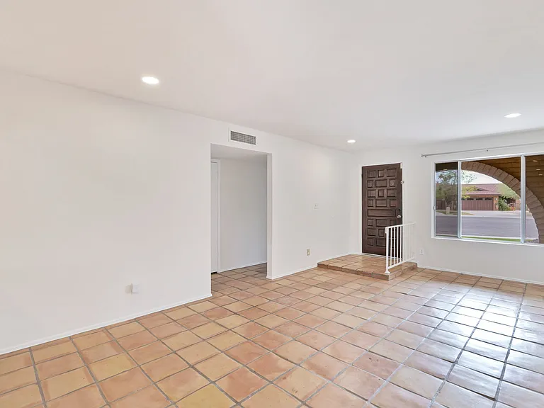 10440 E Becker Ln — Photo 11