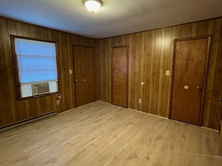 203 E Webb St — Photo 9
