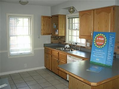 2nd image of 926 Acorn Dr