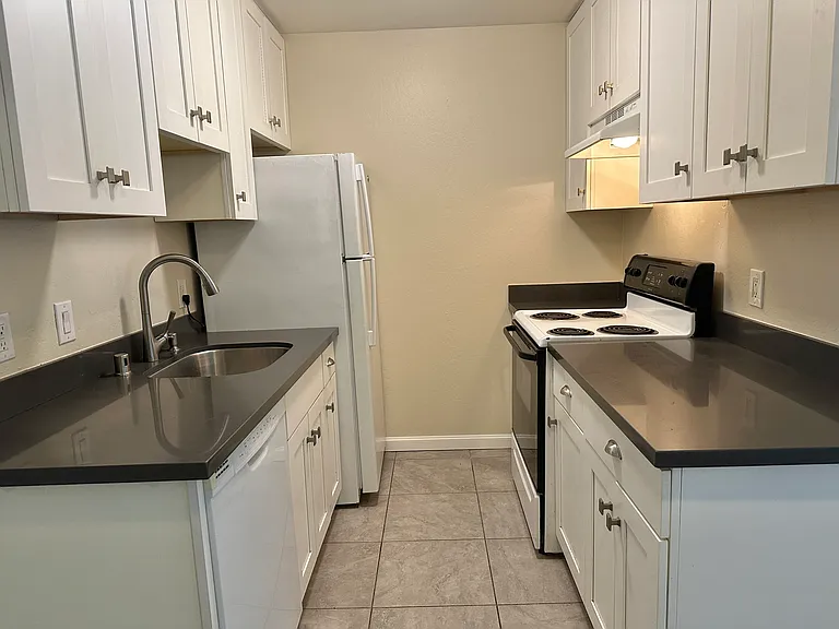 410 Boardwalk Ave #3 — Photo 6